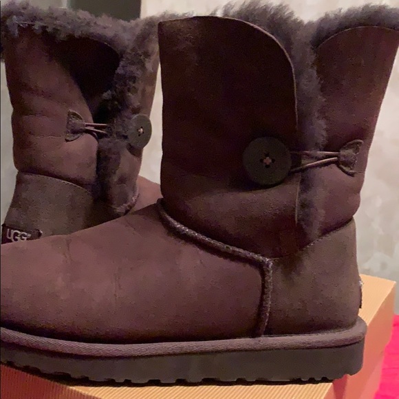 UGG Boots - Picture 3 of 5